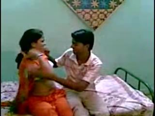 Delicious immature indisch slet heimelijk gefilmd terwijl gekregen laid