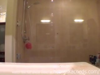 Amatir kolese rumaja filming herself masturbasi showering shaving