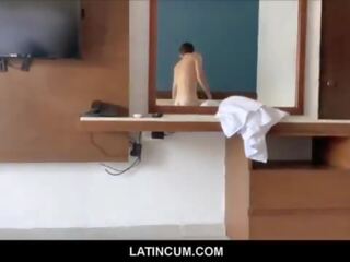 Latincum&period;com - латински хотел работник момче прецака от голямо парче латино octavio
